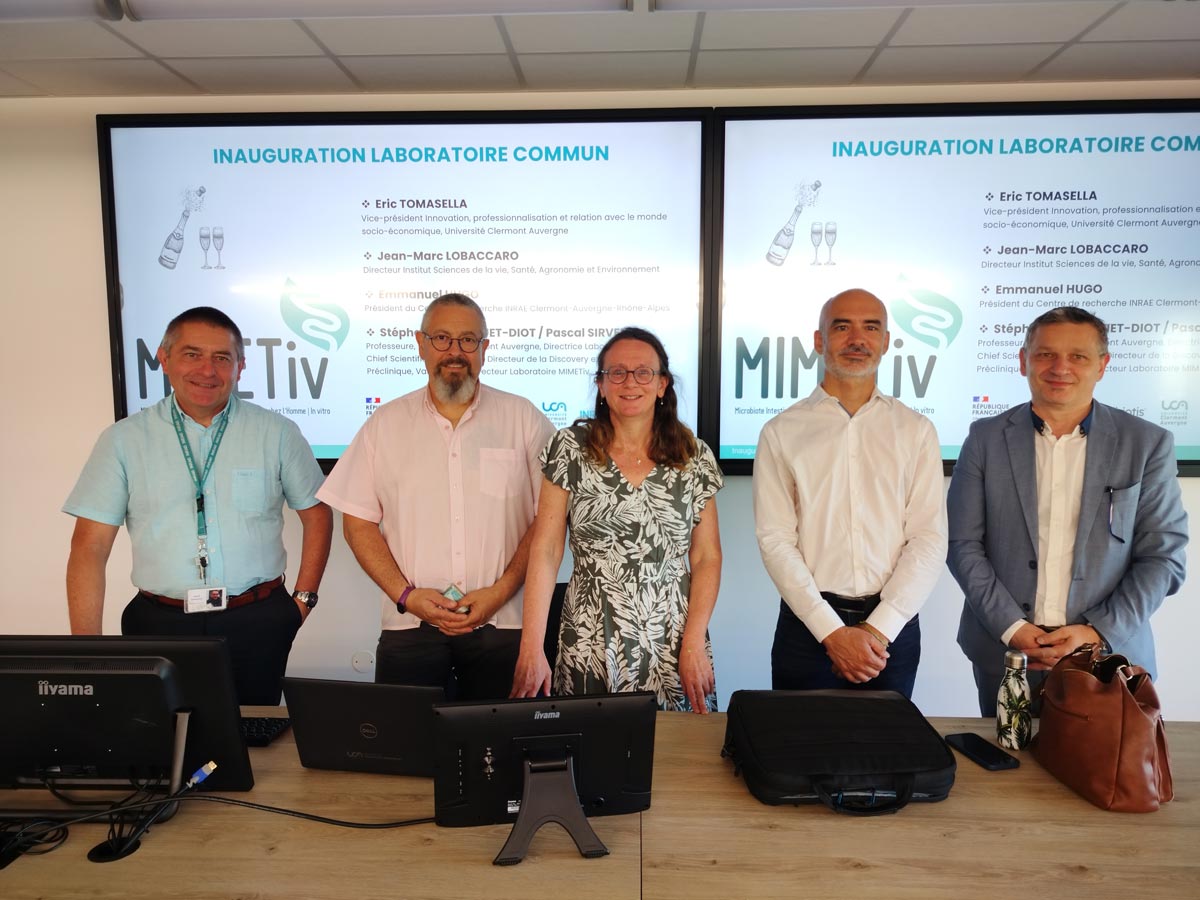De gauche à droite: Emmanuel Hugo, Président INRAE CARA, Jean-Marc Lobaccaro, Directeur de l'ISVSAE, Stephanie Blanquet-Diot, PU, Directrice du labcom MIMETiv, Pascal Sirvent, Directeur recherche préclinique de Valbiotis, Eric Tomasella, VP UCA innovation